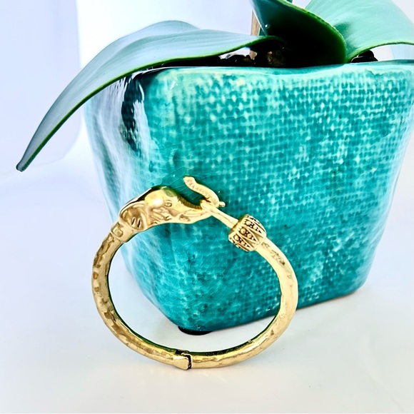 LUCKY Brand Gold Tone Elephant Safari Bangle Bracelet. NEW - Picture 5 of 9